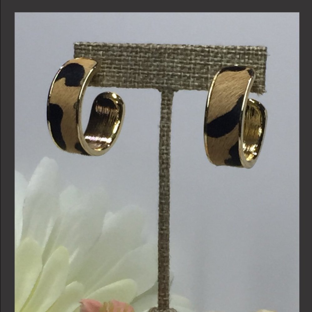 🆕❤️Leopard Print Half Hoop Earrings